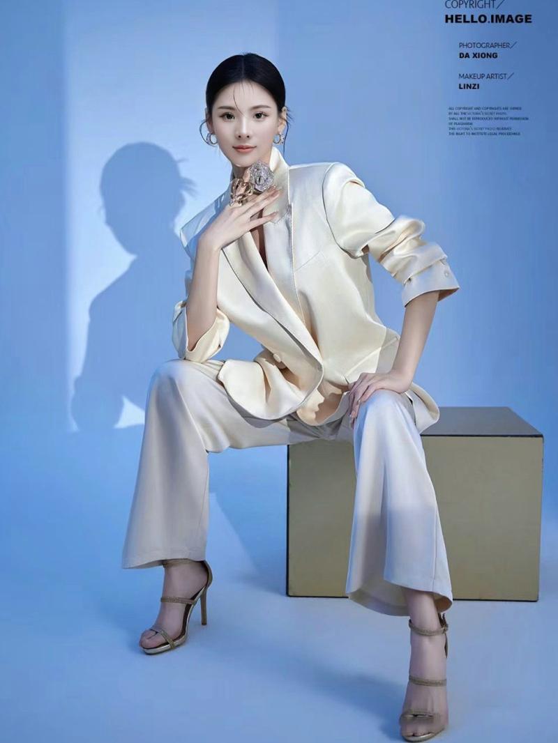 세련된 웨스턴 수트 세트 사진 촬영 스튜디오 신상품 무 - Ethnic Fashion Studio 리뷰 및 가격